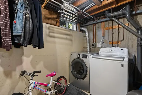 2307 Mountain Highway, North Vancouver For Sale - image 24