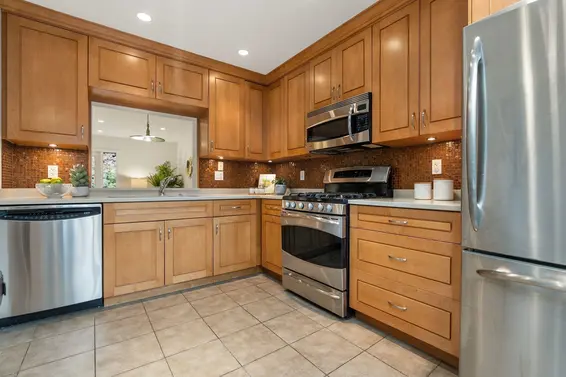 2307 Mountain Highway, North Vancouver For Sale - image 7