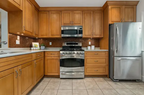 2307 Mountain Highway, North Vancouver For Sale - image 8