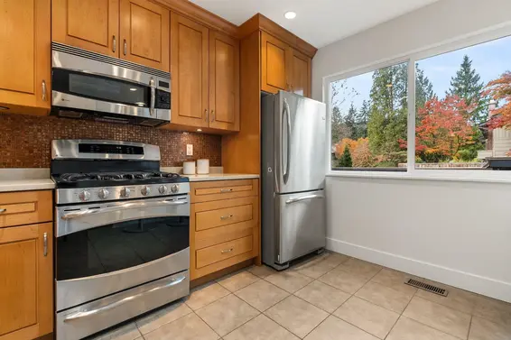 2307 Mountain Highway, North Vancouver For Sale - image 9