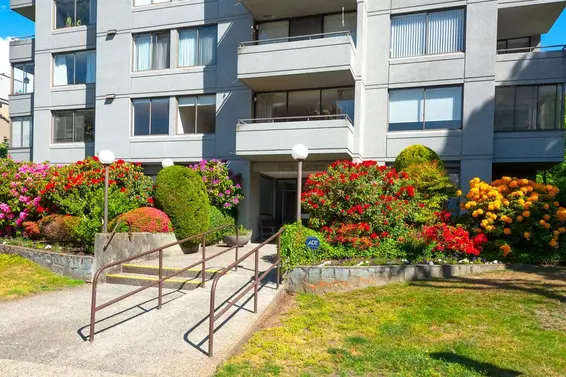701 1341 Clyde Avenue, West Vancouver For Sale - image 3