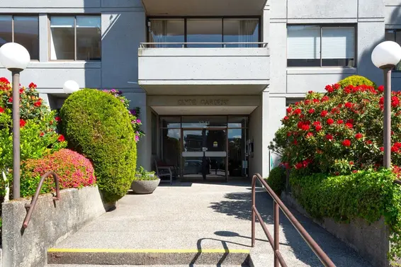 701 1341 Clyde Avenue, West Vancouver For Sale - image 4