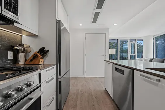 807 1401 Hunter Street, North Vancouver For Sale - image 3