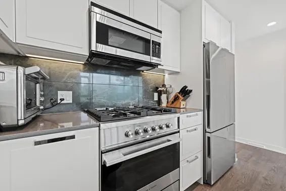 807 1401 Hunter Street, North Vancouver For Sale - image 4