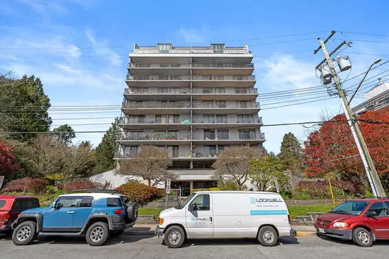 303 1745 Esquimalt Avenue, West Vancouver