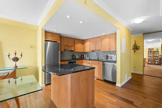 303 1745 Esquimalt Avenue, West Vancouver For Sale - image 3