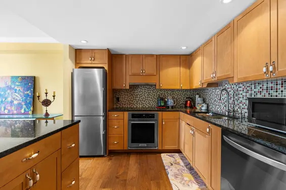 303 1745 Esquimalt Avenue, West Vancouver For Sale - image 4