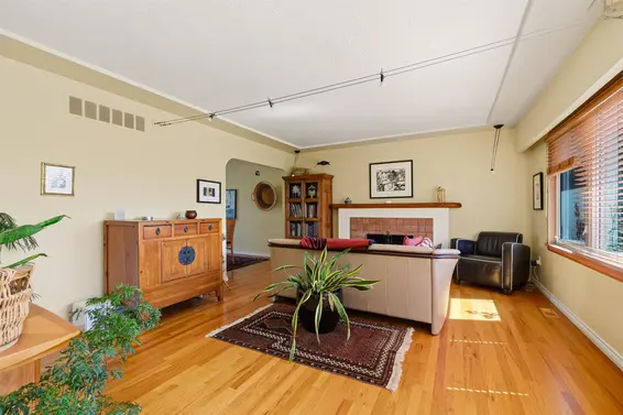 818 East 6th Street, North Vancouver For Sale - image 5