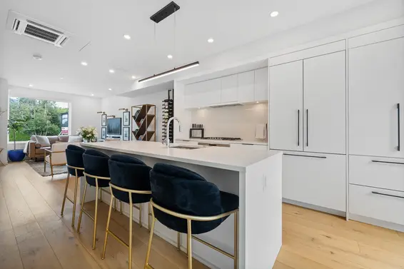 207 649 East 3 Street, North Vancouver