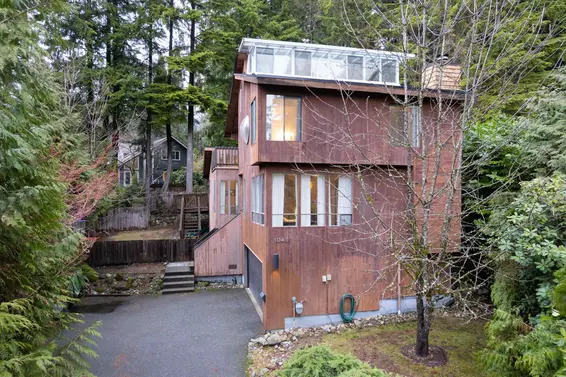1045 Blue Grouse Way, North Vancouver