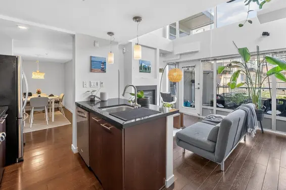 PH1 1288 Chesterfield Avenue, North Vancouver For Sale - image 2