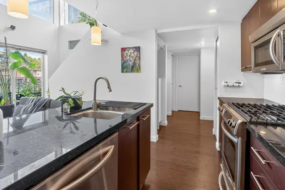 PH1 1288 Chesterfield Avenue, North Vancouver For Sale - image 5