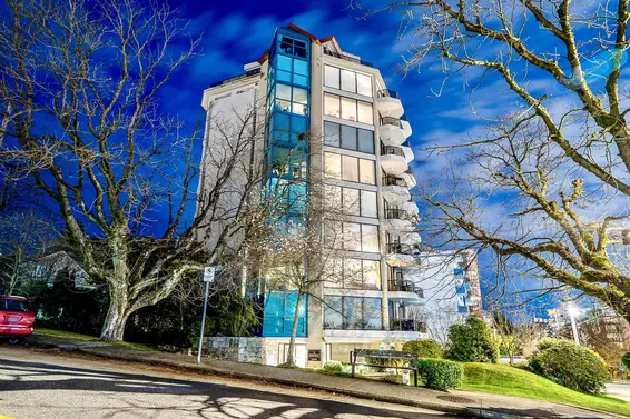 PH900 1689 Duchess Avenue, West Vancouver