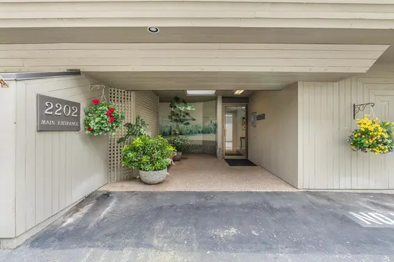 47 2202 Folkestone Way, West Vancouver For Sale - image 36
