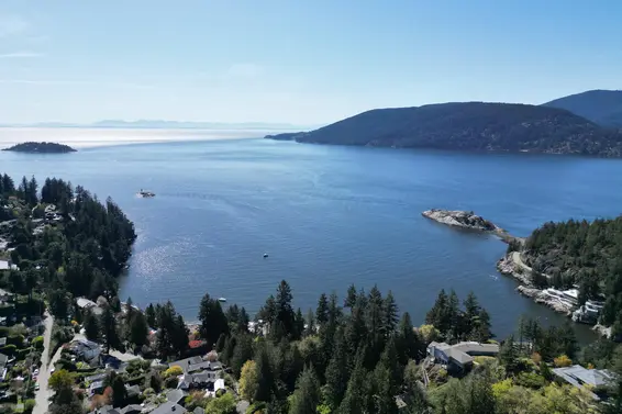 6415 Wellington Avenue, West Vancouver For Sale - image 10