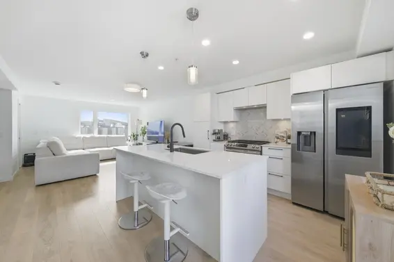 356 555 East 2nd Street, North Vancouver For Sale - image 2