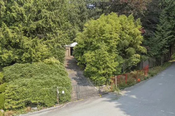 410 Eastcot Road, West Vancouver For Sale - image 11