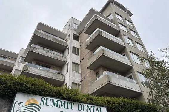 204 137 West 17th Street, North Vancouver