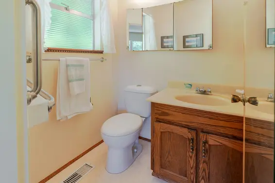 5756 Cranley Drive, West Vancouver For Sale - image 10