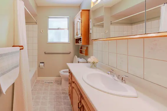 5756 Cranley Drive, West Vancouver For Sale - image 13