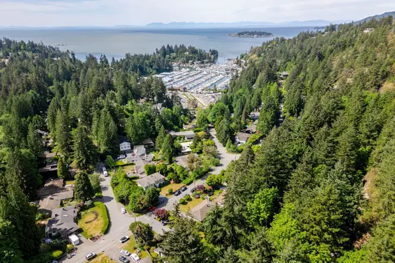 5756 Cranley Drive, West Vancouver For Sale - image 2