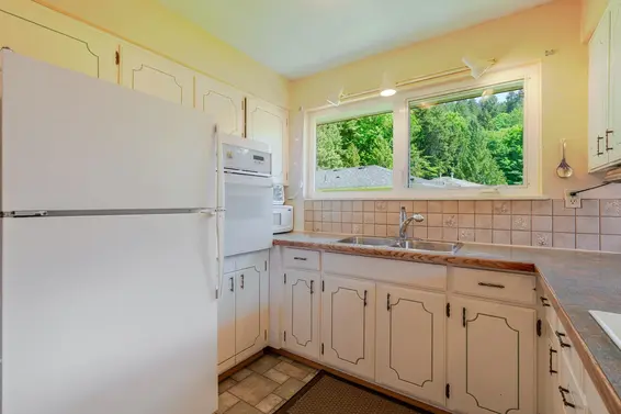 5756 Cranley Drive, West Vancouver For Sale - image 8