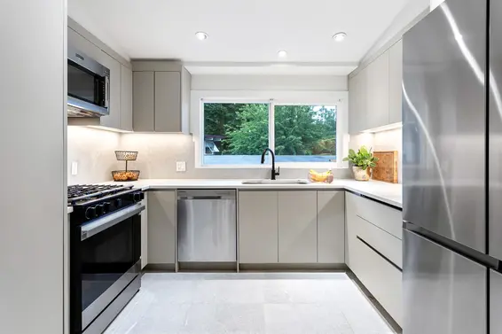 1050 Belvedere Drive, North Vancouver For Sale - image 14