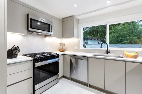 1050 Belvedere Drive, North Vancouver For Sale - image 15