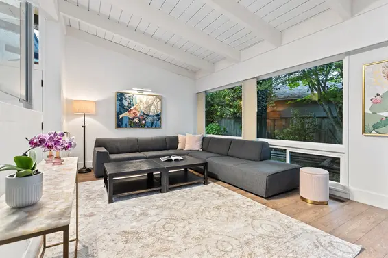 1050 Belvedere Drive, North Vancouver For Sale - image 5