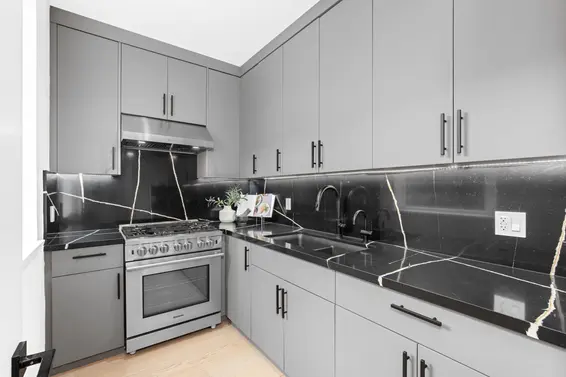 976 Melbourne Avenue, North Vancouver For Sale - image 11