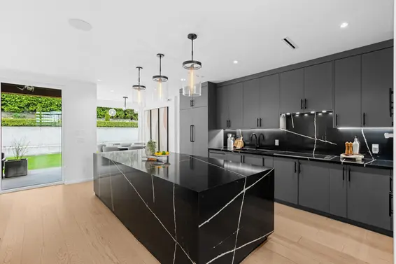 976 Melbourne Avenue, North Vancouver For Sale - image 8