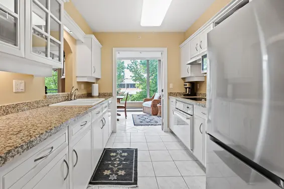 302 588 16th Street, West Vancouver For Sale - image 9