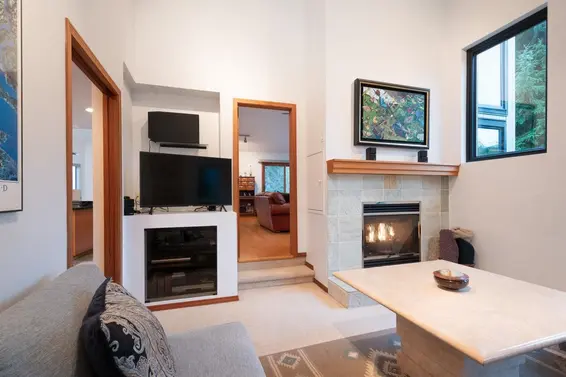 1605 Lockehaven Road, North Vancouver For Sale - image 11