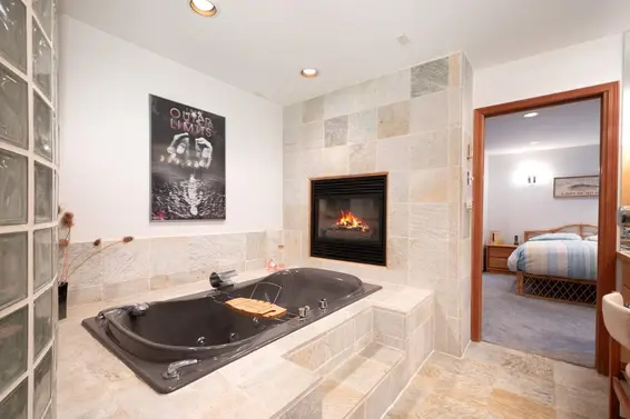 1605 Lockehaven Road, North Vancouver For Sale - image 17