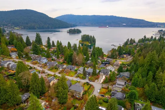 1605 Lockehaven Road, North Vancouver For Sale - image 5