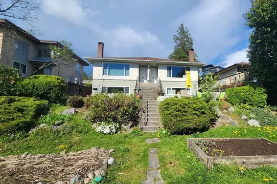 478 East 1st Street, North Vancouver For Sale - image 2