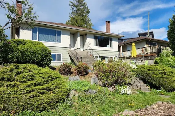 478 East 1st Street, North Vancouver For Sale - image 3