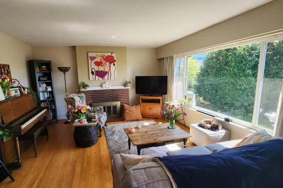 478 East 1st Street, North Vancouver For Sale - image 4