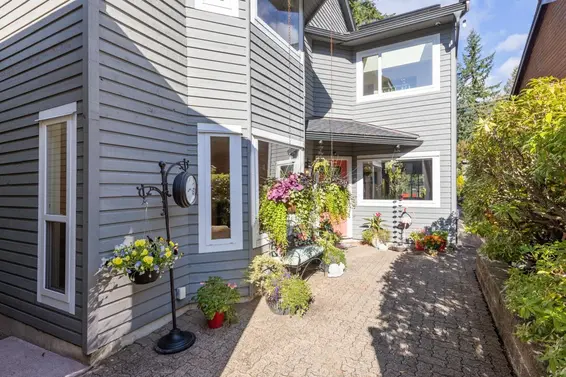 980 Montroyal Boulevard, North Vancouver