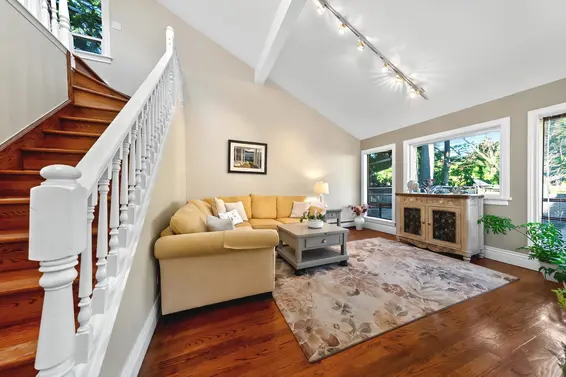 980 Montroyal Boulevard, North Vancouver For Sale - image 10