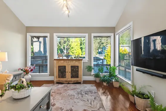 980 Montroyal Boulevard, North Vancouver For Sale - image 11