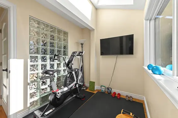 980 Montroyal Boulevard, North Vancouver For Sale - image 21