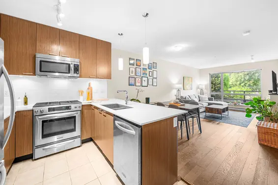 215 1330 Marine Drive, North Vancouver