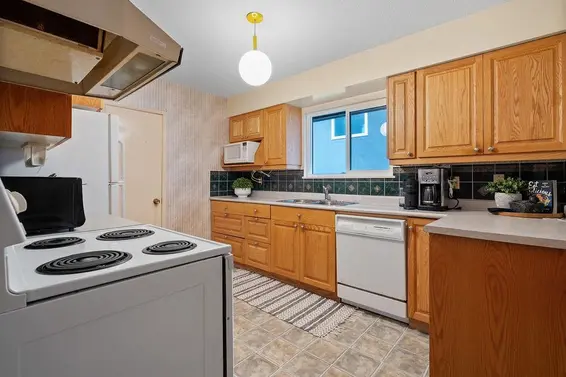 1560 Burrill Avenue, North Vancouver For Sale - image 15