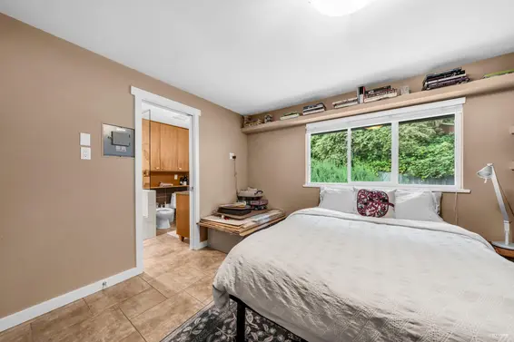 562 Alpine Court, North Vancouver For Sale - image 11