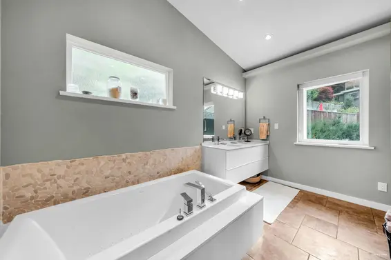 562 Alpine Court, North Vancouver For Sale - image 19