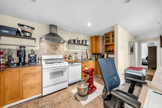 562 Alpine Court, North Vancouver For Sale - image 25