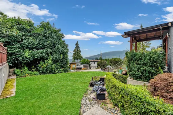 562 Alpine Court, North Vancouver For Sale - image 30