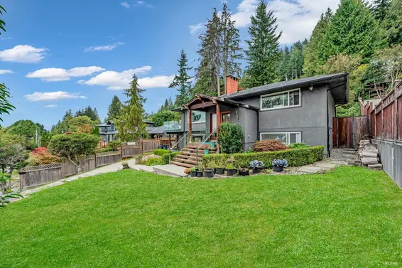 562 Alpine Court, North Vancouver For Sale - image 32