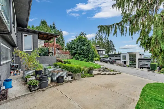 562 Alpine Court, North Vancouver For Sale - image 35